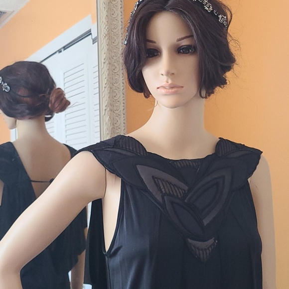 BCBG RUNWAY Top - Picture 2 of 16